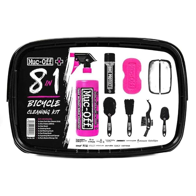 Kit de limpieza Muc-Off 8 en 1 con su cubo, cepillos y botes